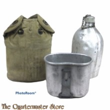 Veldfles M1910 met beker en cup (Canteen M1910 with cover and cup)