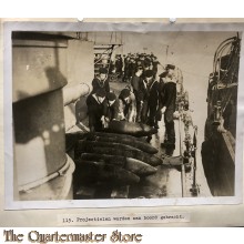 Press photo , WW1 Western front,  loading ammunition aboard a vessel