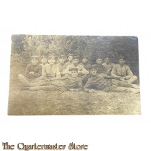 Postkarte/Studio Photo 1918 Deutsche Soldaten sitzend und liegend